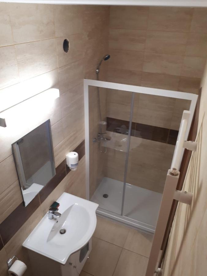 Hunyadi Budget Ciresica Sibiu Exterior foto